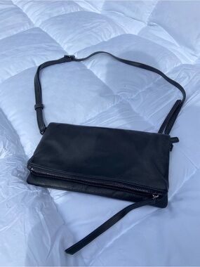 Classic Black Leather Messenger Crossbody - Unbranded